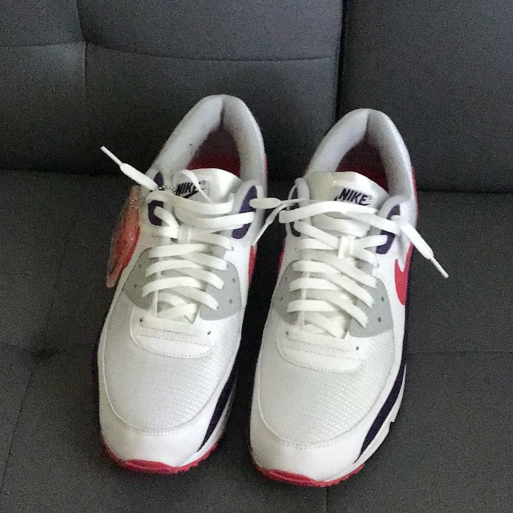 Nike air max 90 Eggplants Wmns size 15.5 very good condition.